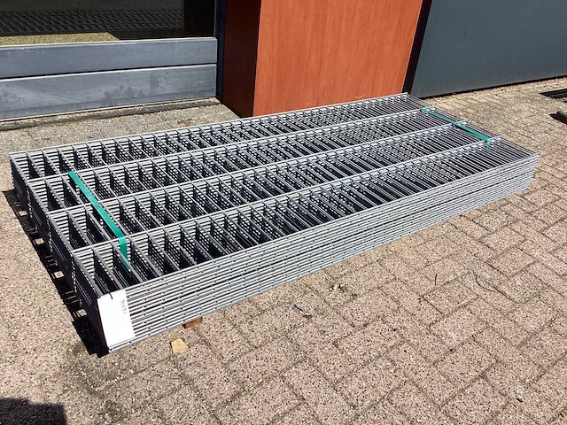 Heras - 6/5/6 - dubbelstaafs hekwerk gegalvaniseerd 83cm hoog (15x) - afbeelding 1 van  8
