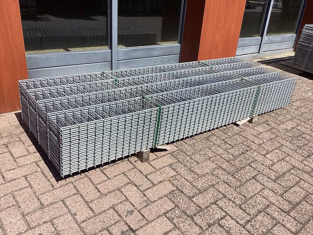 Heras - 6/5/6 - dubbelstaafs hekwerk gegalvaniseerd 83cm hoog (25x) - afbeelding 1 van  9