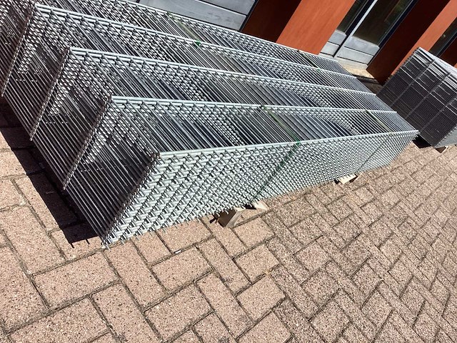Heras - 6/5/6 - dubbelstaafs hekwerk gegalvaniseerd 83cm hoog (25x) - afbeelding 9 van  9