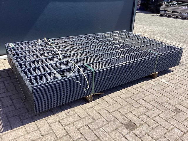 Heras - 8/6/8 - dubbelstaafs hekwerk antraciet 143cm hoog (25x) - afbeelding 1 van  10