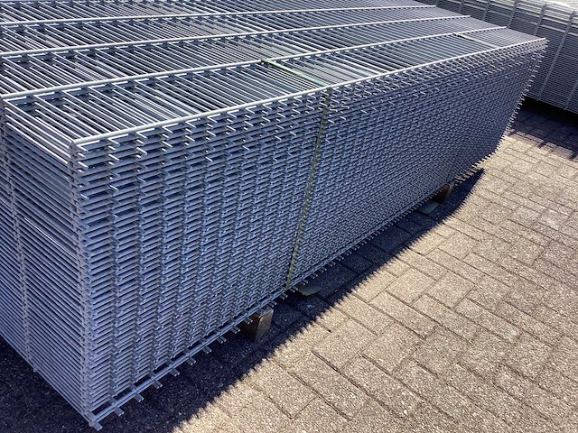 Heras - 8/6/8 - dubbelstaafs hekwerk gegalvaniseerd 163cm hoog (50x) - afbeelding 1 van  4