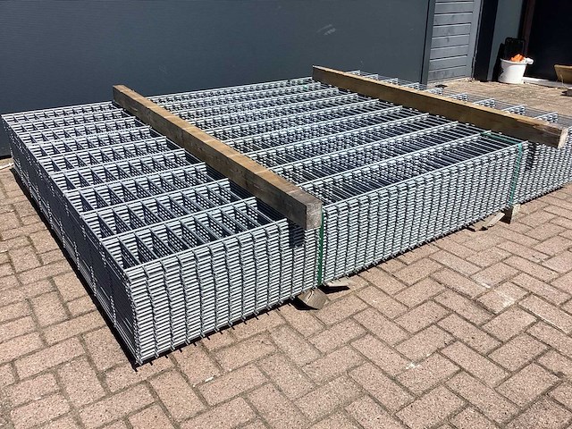 Heras - 8/6/8 - dubbelstaafs hekwerk gegalvaniseerd 183cm hoog (25x) - afbeelding 1 van  10