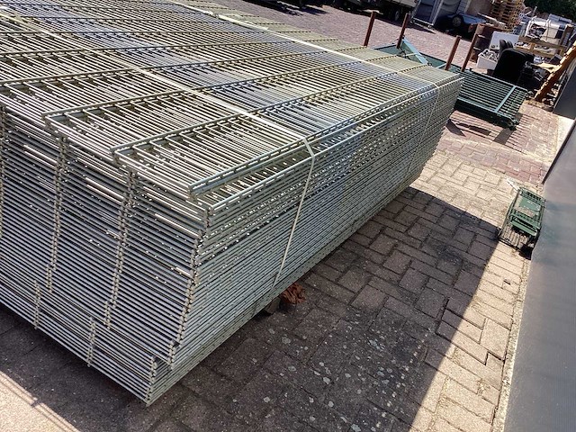 Heras - 8/6/8 - dubbelstaafs hekwerk gegalvaniseerd 183cm hoog (50x) - afbeelding 6 van  10