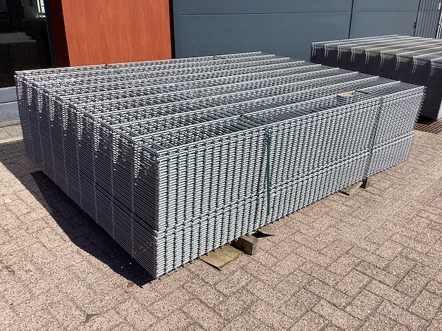 Heras - 8/6/8 - dubbelstaafs hekwerk gegalvaniseerd 183cm hoog (50x) - afbeelding 1 van  10