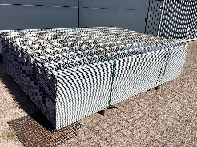 Heras - 8/6/8 - dubbelstaafs hekwerk gegalvaniseerd 183cm hoog (50x) - afbeelding 1 van  9