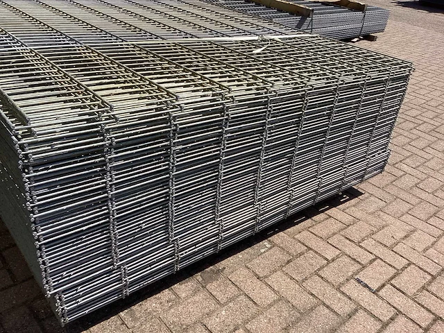 Heras - 8/6/8 - dubbelstaafs hekwerk gegalvaniseerd 183cm hoog (50x) - afbeelding 8 van  10