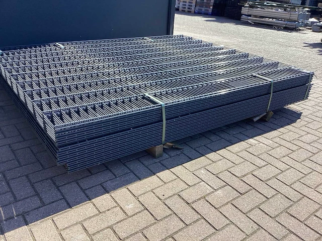 Heras - 8/6/8 - dubbelstaafs hekwerk gegalvaniseerd 203cm hoog (23x) paar aangezaagt - afbeelding 1 van  12