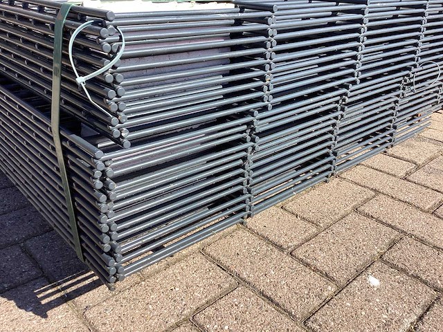 Heras - 8/6/8 - dubbelstaafs hekwerk gegalvaniseerd 203cm hoog (23x) paar aangezaagt - afbeelding 12 van  12