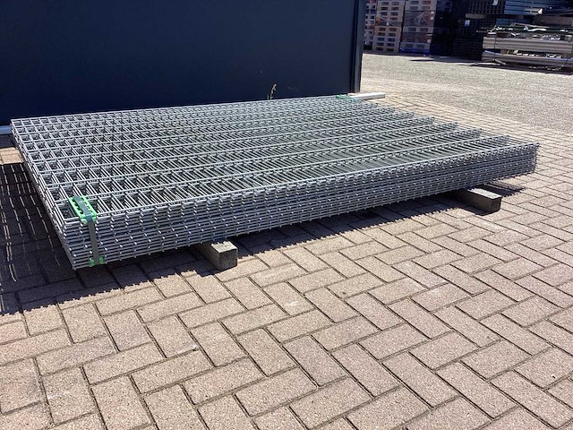 Heras - 8/6/8 - dubbelstaafs hekwerk gegalvaniseerd gecoat lichtgrijs 183 hoog (10x) - afbeelding 1 van  11