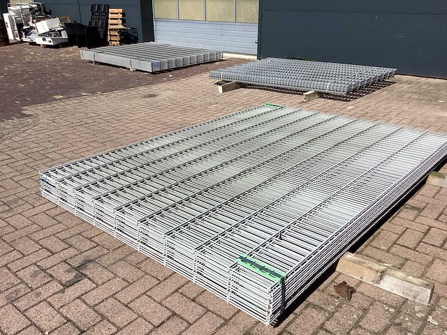 Heras - 8/6/8 - dubbelstaafs hekwerk gegalvaniseerd gecoat lichtgrijs 183 hoog (10x) - afbeelding 7 van  11