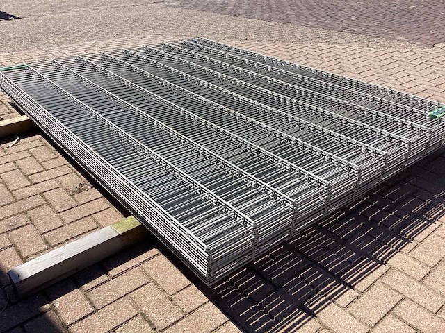 Heras - 8/6/8 - dubbelstaafs hekwerk gegalvaniseerd gecoat lichtgrijs 183 hoog (10x) - afbeelding 8 van  11