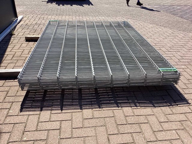 Heras - 8/6/8 - dubbelstaafs hekwerk gegalvaniseerd gecoat lichtgrijs 183 hoog (10x) - afbeelding 9 van  11