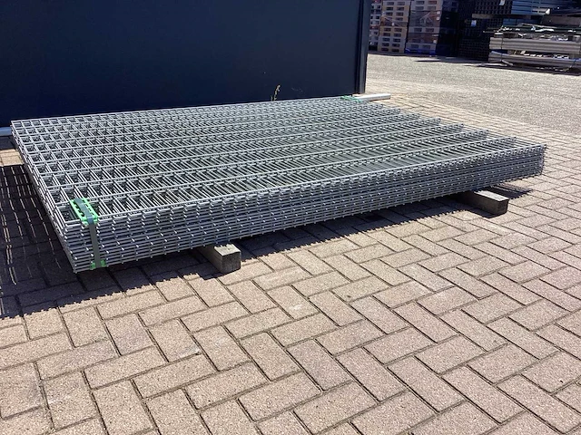 Heras - 8/6/8 - dubbelstaafs hekwerk gegalvaniseerd gecoat lichtgrijs 183 hoog (10x) - afbeelding 1 van  11