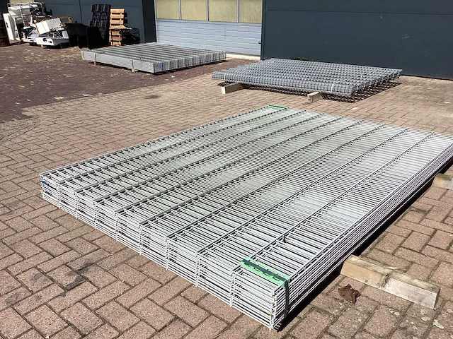 Heras - 8/6/8 - dubbelstaafs hekwerk gegalvaniseerd gecoat lichtgrijs 183 hoog (10x) - afbeelding 7 van  11