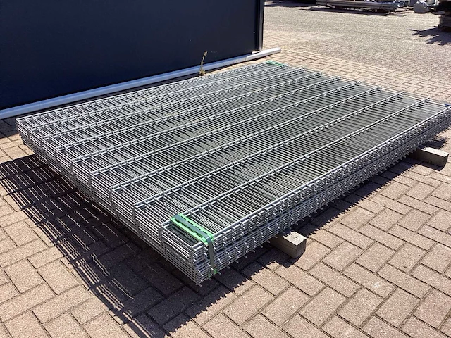 Heras - 8/6/8 - dubbelstaafs hekwerk gegalvaniseerd gecoat lichtgrijs 183 hoog (10x) - afbeelding 10 van  11