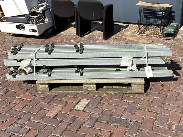 Heras - palen 180cm gegalvaniseerd (24x) - afbeelding 2 van  8