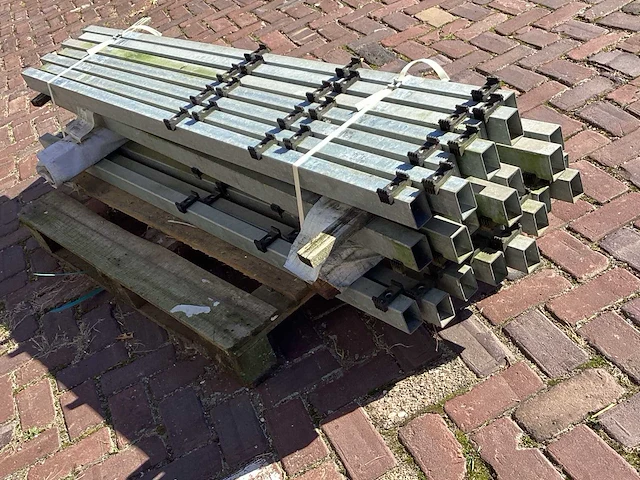 Heras - palen 180cm gegalvaniseerd (24x) - afbeelding 7 van  8
