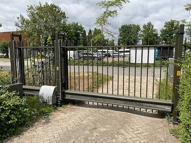 Heras - vrijdragende elektrische schuifpoort - afbeelding 1 van  6