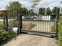 Heras - vrijdragende elektrische schuifpoort