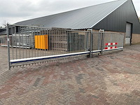 Heras aluminium elektrische schuifpoort 9.50m doorgang - afbeelding 1 van  7