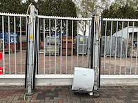 Heras aluminium elektrische schuifpoort 9.50m doorgang - afbeelding 6 van  7
