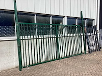 Heras dubbele poort 4 mrt met palen - afbeelding 1 van  9
