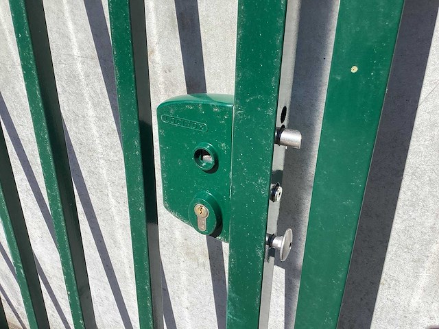 Heras dubbele poort 5 mrt met palen - afbeelding 8 van  9