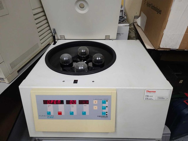 Heraues - lobofuse 400r - gekoelde centrifuge - 1995 - afbeelding 1 van  5