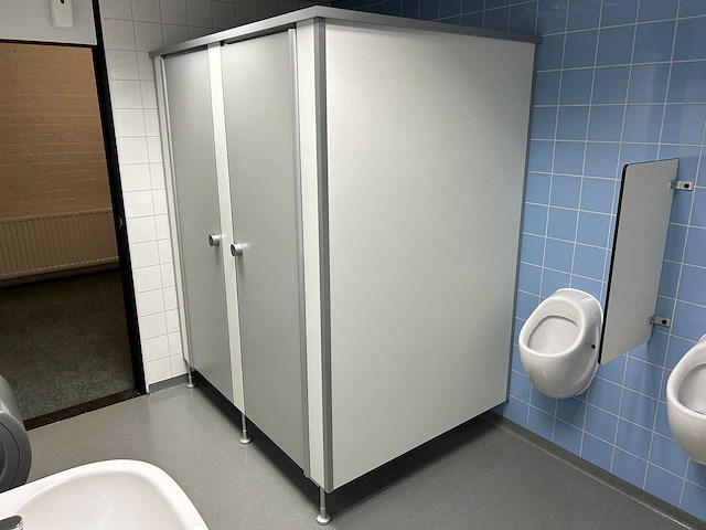 Herbokern - 2-deurs sanitaire cabine hpl - afbeelding 1 van  8