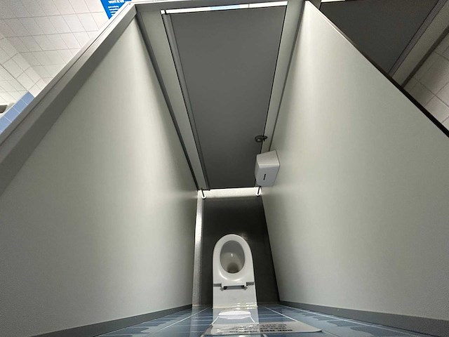 Herbokern - 2-deurs sanitaire cabine hpl - afbeelding 6 van  8