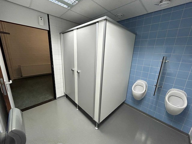 Herbokern - 2-deurs sanitaire cabine hpl - afbeelding 3 van  8