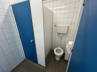 Herbokern - 2-deurs sanitaire cabine hpl - afbeelding 4 van  5