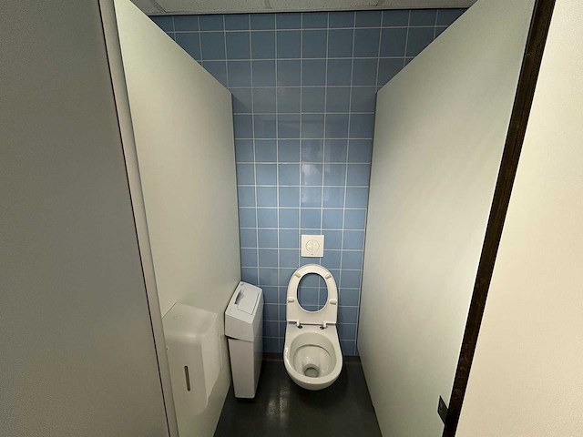 Herbokern - 4-deurs sanitaire cabine hpl - afbeelding 5 van  6