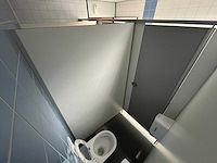Herbokern - 4-deurs sanitaire cabine hpl - afbeelding 6 van  6