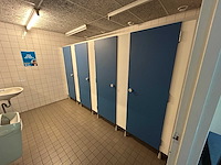 Herbokern - 4-deurs sanitaire cabine hpl - afbeelding 1 van  4