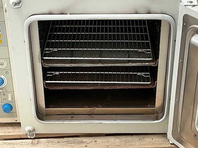 Hereaus ut6060 laboratoriumoven - afbeelding 2 van  4