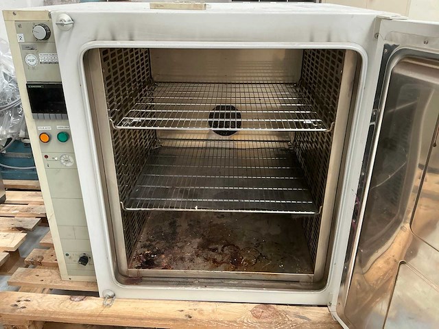 Hereaus ut6200 laboratoriumoven - afbeelding 2 van  6