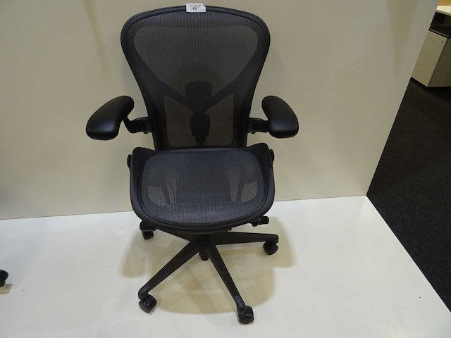 Herman miller - aeron - bureaustoel - afbeelding 1 van  3