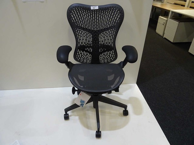 Herman miller - mirra 2 - bureaustoel - afbeelding 1 van  3