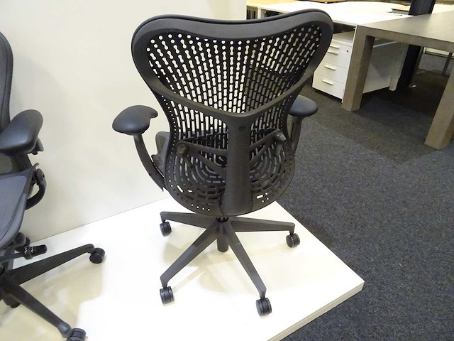 Herman miller - mirra 2 - bureaustoel - afbeelding 2 van  2