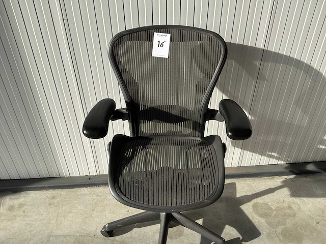 Herman miller aeron - b - desk chair - afbeelding 3 van  5