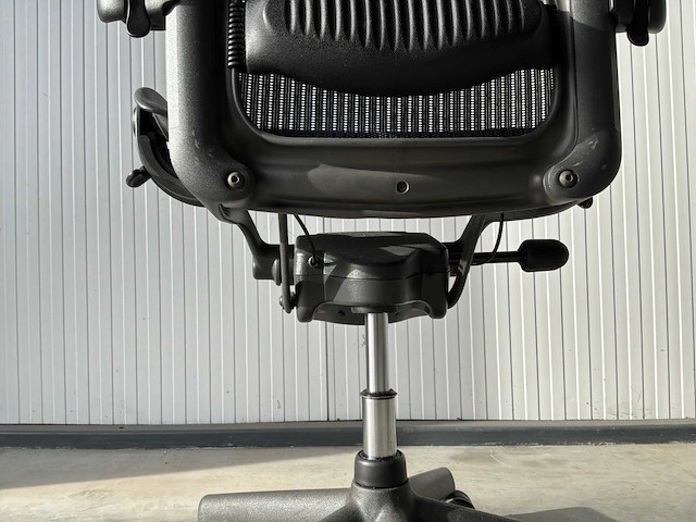 Herman miller aeron - b - desk chair - afbeelding 4 van  5