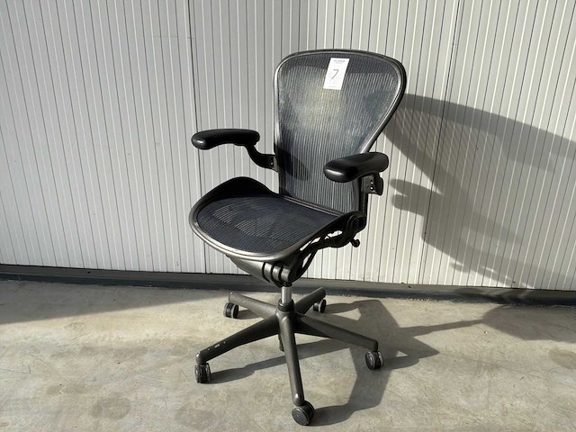 Herman miller aeron - b - desk chair - afbeelding 1 van  7