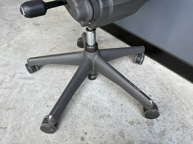 Herman miller aeron b bureaustoel - afbeelding 6 van  8