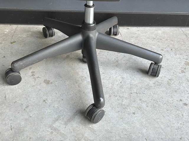 Herman miller aeron b bureaustoel - afbeelding 6 van  8