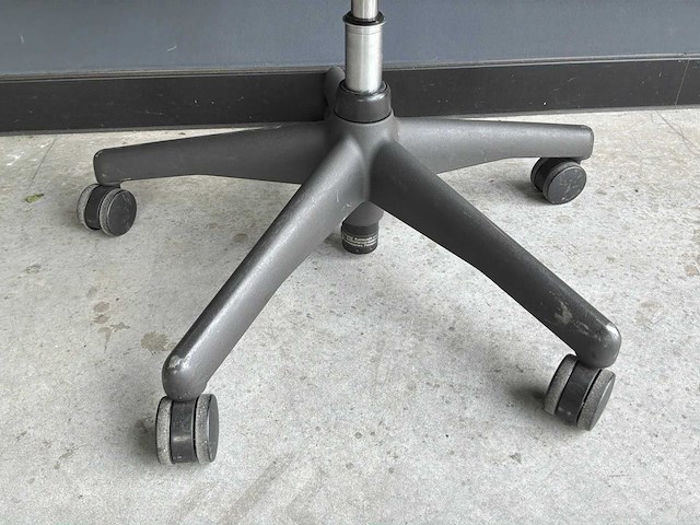 Herman miller aeron b bureaustoel - afbeelding 6 van  8