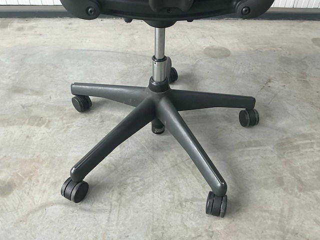 Herman miller aeron bureaustoel - afbeelding 4 van  5