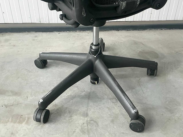 Herman miller aeron bureaustoel - afbeelding 4 van  5