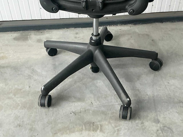Herman miller aeron bureaustoel - afbeelding 4 van  5