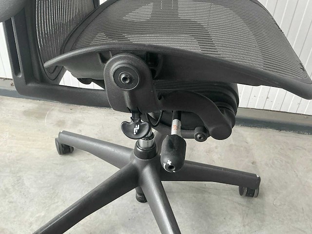 Herman miller aeron bureaustoel - afbeelding 6 van  6